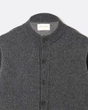 Gurans Albers Cardigan in dark grey, detail view